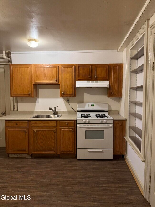 Building Photo - 55 Ten Broeck St