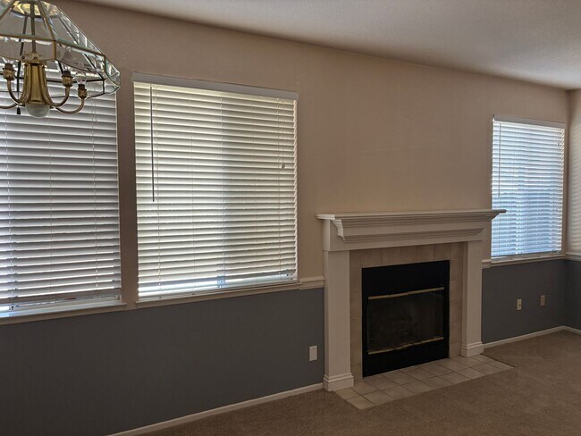 Building Photo - Comfortable Two Story Home