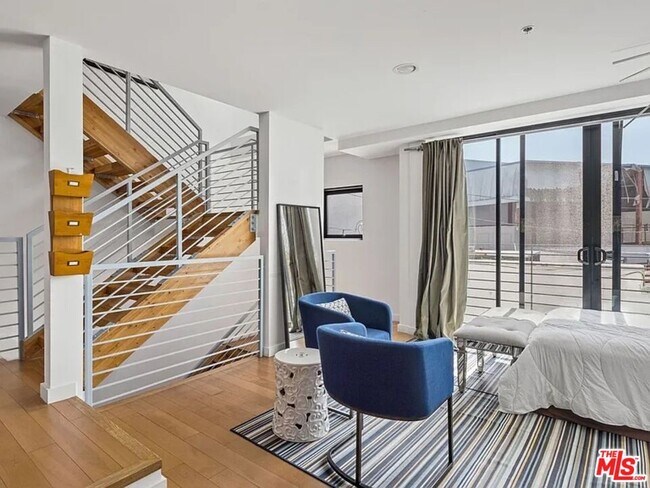 Building Photo - 815 Hampton Dr