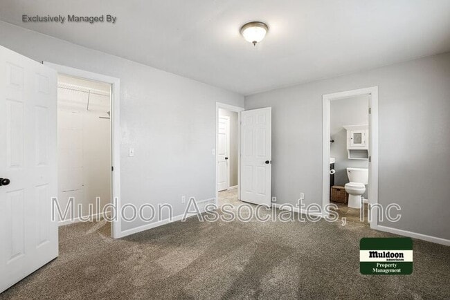 Building Photo - 1015 Vondelpark Dr