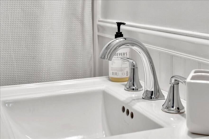 Building Photo - 10 Ritchie Pl