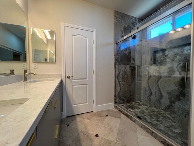 Building Photo - Gorgeous, Low Maintenace, Like new Home Cl...