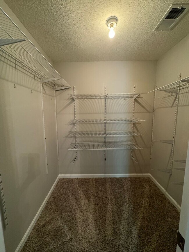 Building Photo - Renovated Townhome in Live Oak.  Available mid January.