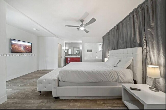 Building Photo - 909 N 13th Ct