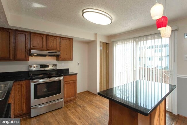 Building Photo - 5241 Pleasure Cove Court