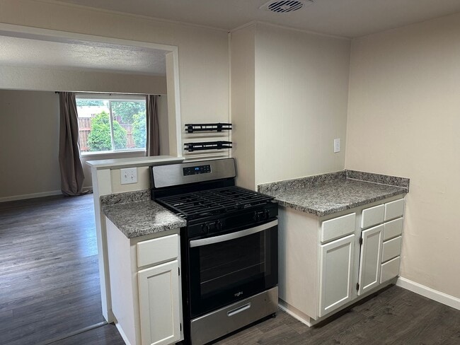 Building Photo - Charming 3 bed 1 bath house in a great a n...