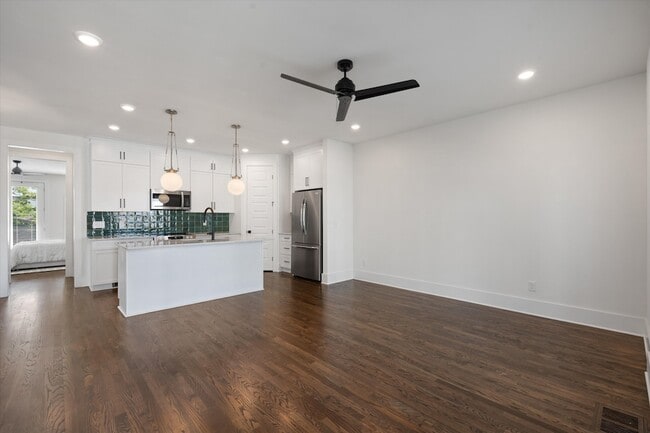 Building Photo - 1802 10th Ave N