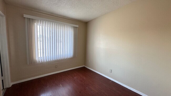 Building Photo - 3 BEDROOMS 2 BATHROOMS HOUSE AVAILABLE FOR...