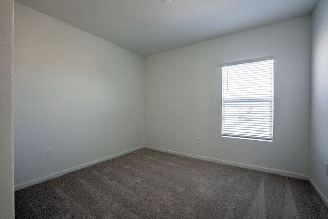 Building Photo - 2408 Rider Rain Ln