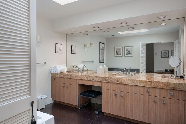 Building Photo - 3 Cornell Dr