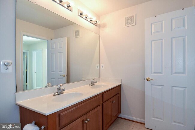 Building Photo - 2401 Rainswood Ln
