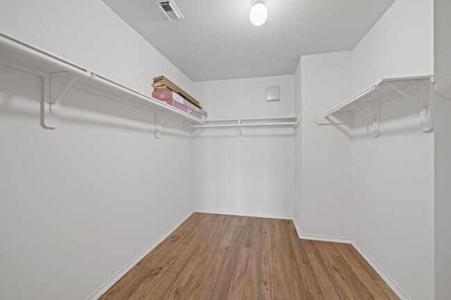 Building Photo - 1719 Redwing Pines Dr