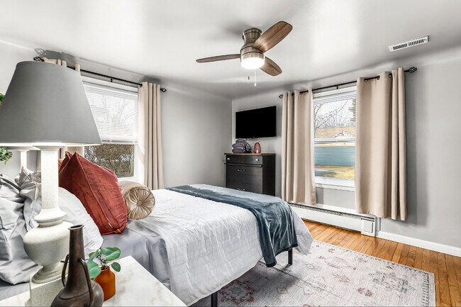 Building Photo - 8254 Mary Ann Ave