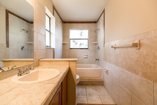 Building Photo - 2197 Grasmere Dr