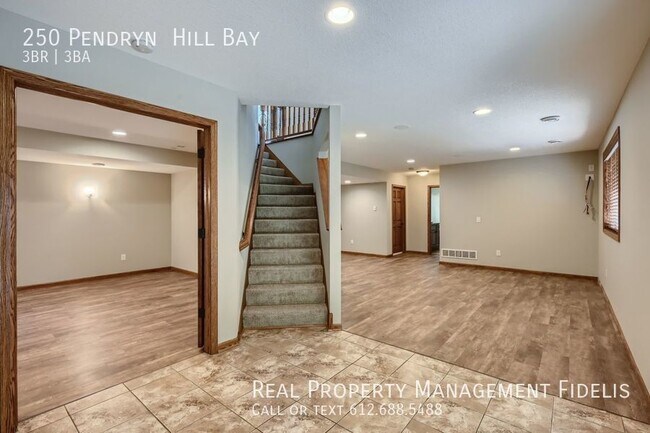 Building Photo - Fantastic 3 Bed, 3 Bath Home in Woodbury. ...