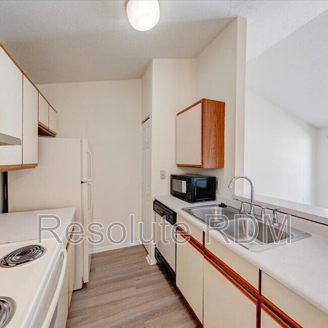 Building Photo - 4381 Village Pkwy Cir W