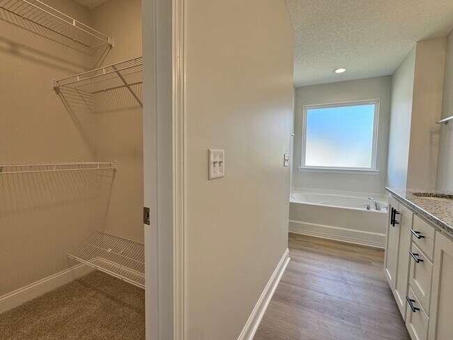 Building Photo - AVAILABLE OCTOBER 2025 [PET FRIENDLY]