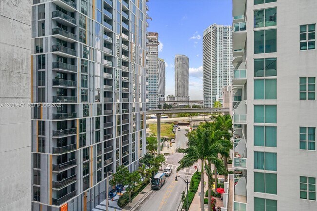 Building Photo - 77 SE 5th St