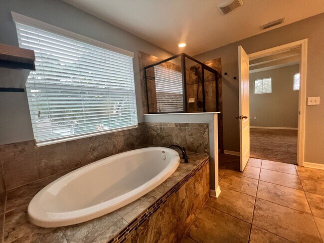 Building Photo - 4/3/2 HOME IN EDINA GARDEN OF EDEN