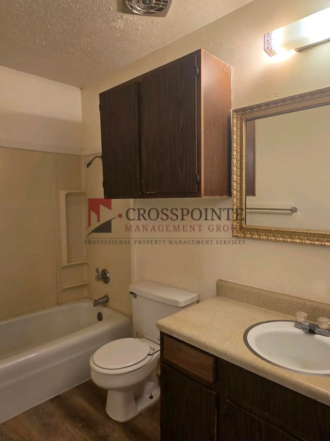 Building Photo - Coming Soon! Cozy 3 Bedroom Unit!