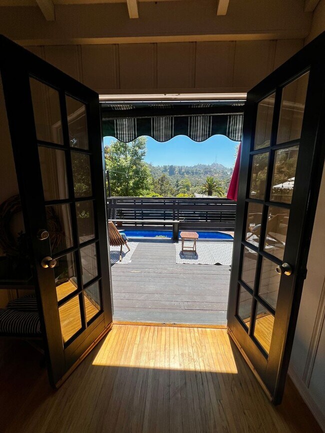 Building Photo - 2828 Laurel Canyon Pl
