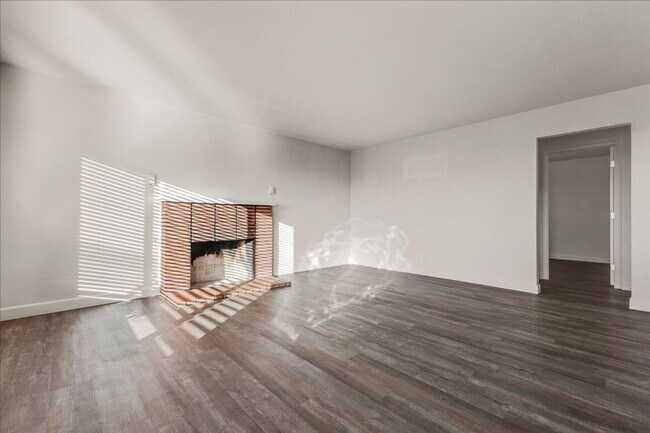 Building Photo - Upper Seaside 3 Bedroom / 1.5 Bath with Ocean Views