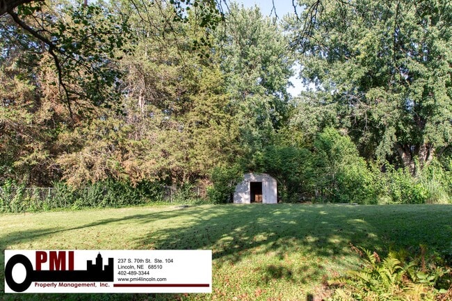 Building Photo - 8030 N Hazelwood Dr