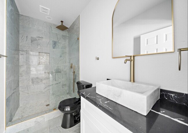 Building Photo - 1009 8th St