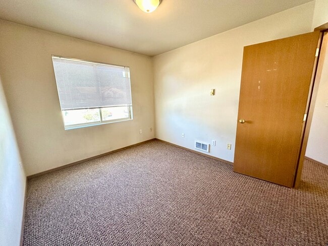 Building Photo - 2107 Yellowstone St