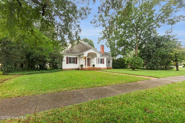 Building Photo - 1609 Lucerne Way