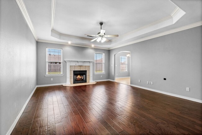 Building Photo - Beautiful Spacious Home w/ Community Clubhouse and Pool!