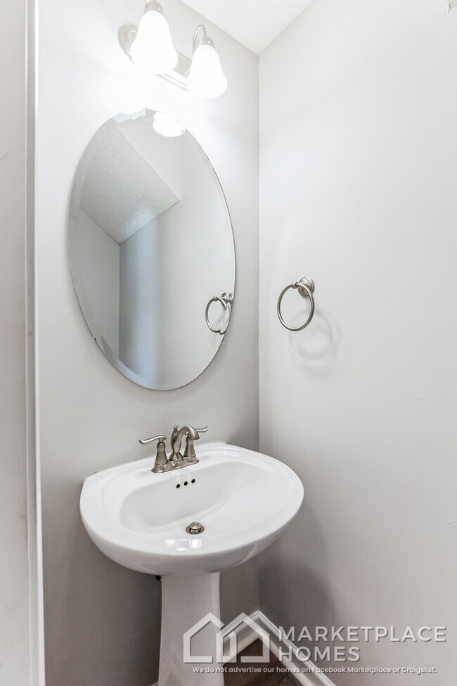 Building Photo - 741 Hollandale Rd