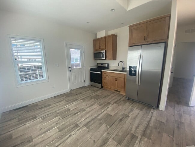 Building Photo - Downtown Ventura- One Bedroom Cottage