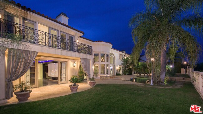 Building Photo - 3016 Elvido Dr