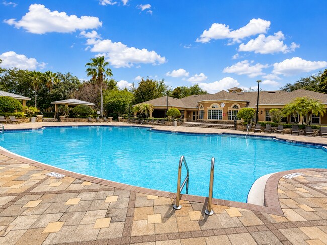 Building Photo - Upscale & renovated 3Bedrooms / 2Baths condo-unit in MetroWest community!