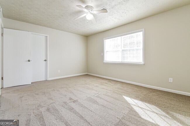 Building Photo - 4457 Woodbank Ln