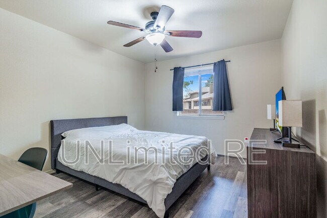 Building Photo - 1385 W University Ave