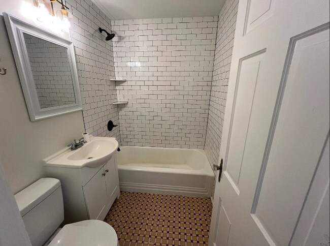 Building Photo - 3 Bed | 3 Bath in Midtown!