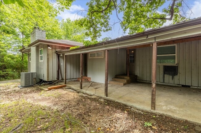Building Photo - 522 S Duncan Ave