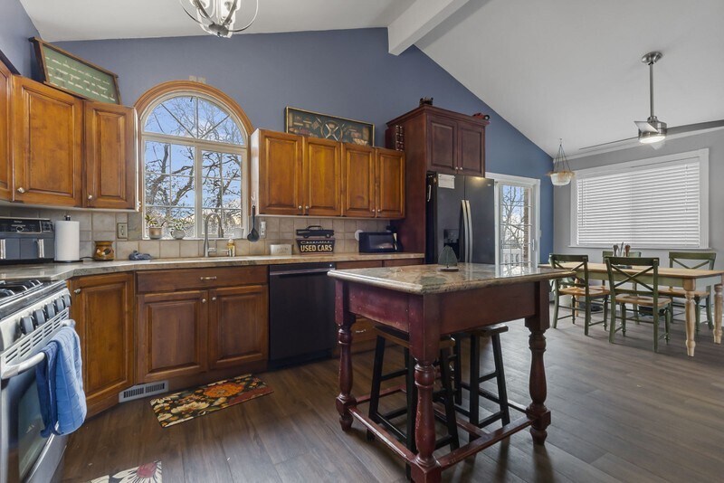 Building Photo - 752 Raygene Way