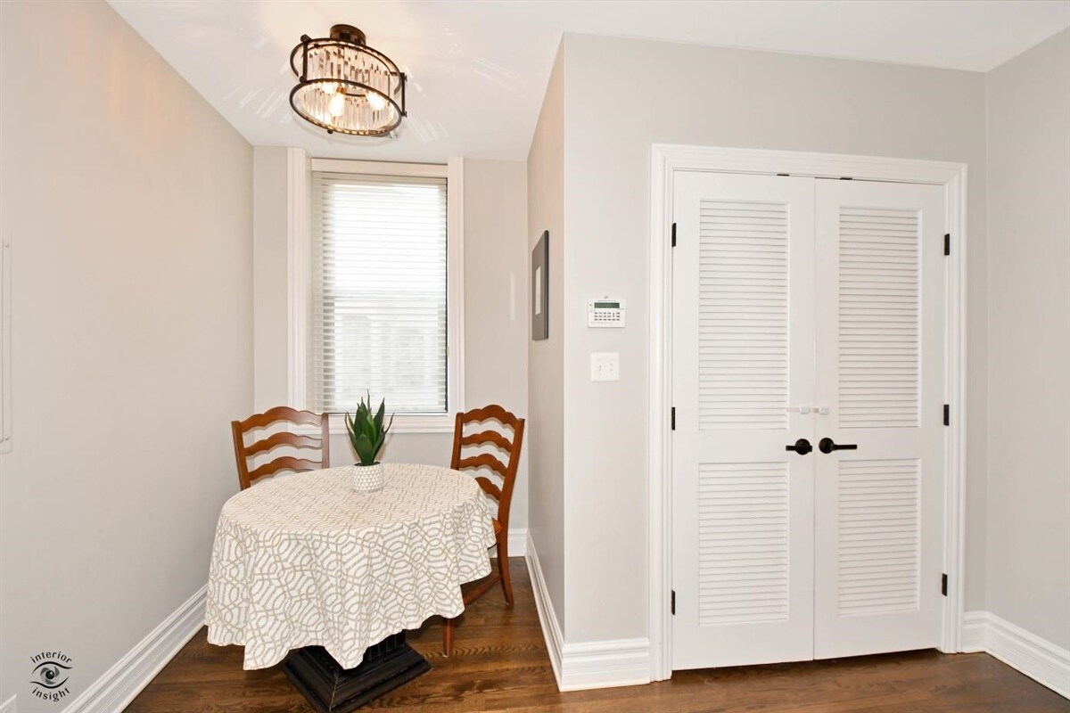 Building Photo - 211 W Saint Paul Ave