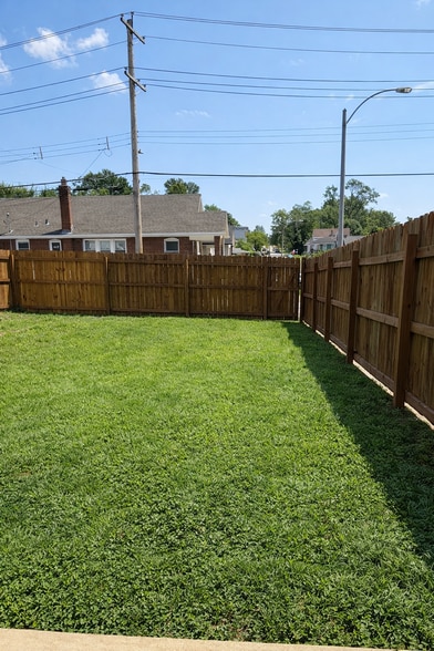 Building Photo - 1324 McCausland Ave