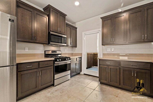 Building Photo - 232 Rochdale St