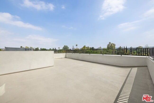 Building Photo - 5543 Calhoun Ave