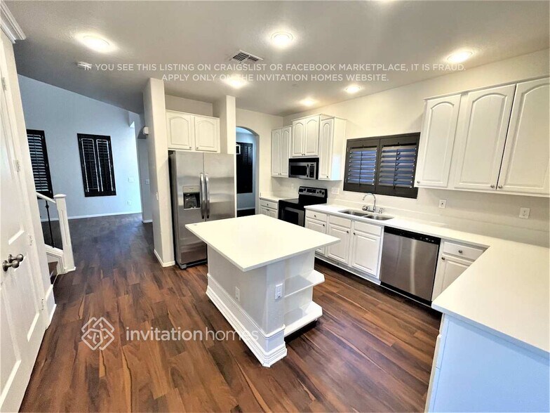 Building Photo - 1757 S Voyager Dr