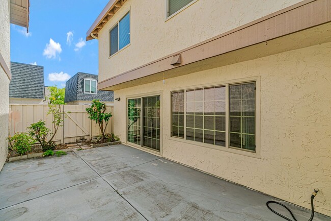 Building Photo - Cupertino Schools - Beautifully Updated Co...