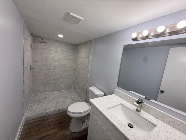 Building Photo - 7355 Woodmont Terrace