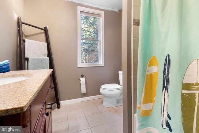 Building Photo - 213 Montrose St