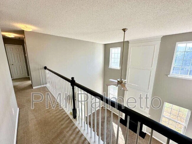 Building Photo - 303 Buckthorne Dr