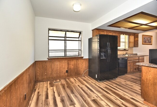 Building Photo - 2208 W Memphis St